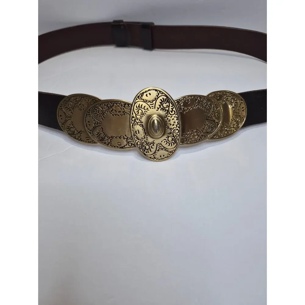 CHICO'S GENUINE LEATHER ADJUSTABLE BELT WITH BEAUTIFUL GOLD TONE BUCKLE.